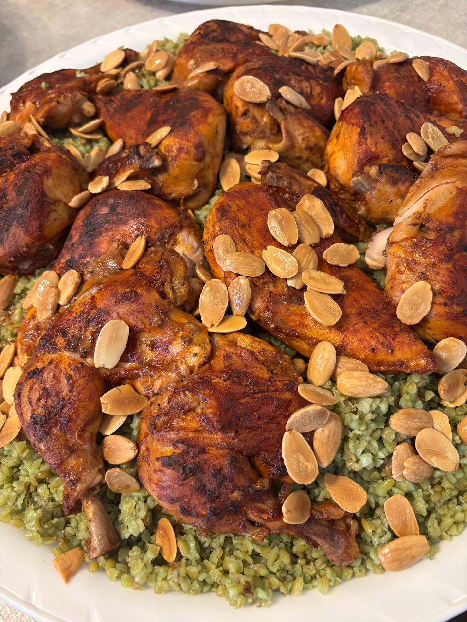 فريكة بالدجاج المحمر واللوز من دروزة كيتشن